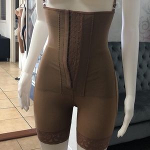 Strapless Body Shaper with heart shapebutt lifter